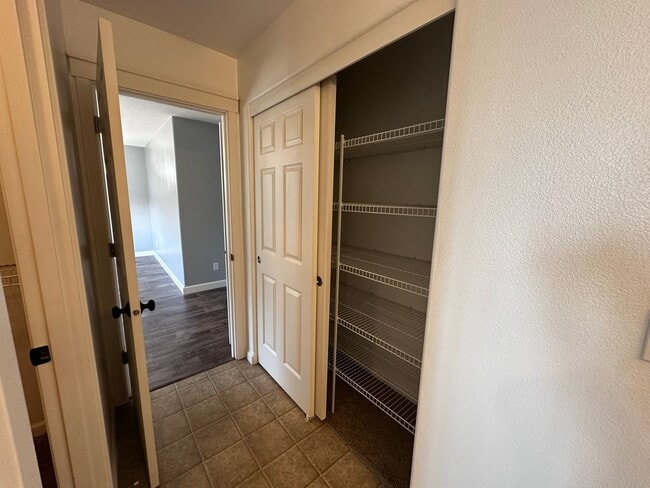 Building Photo - Beautiful 4 Bedroom 2.5 Bath Single Family...