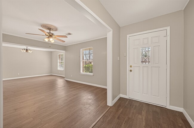 Building Photo - 9502 Skyline Dr