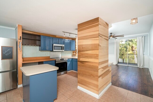 Building Photo - 1005 Bella Vista Blvd