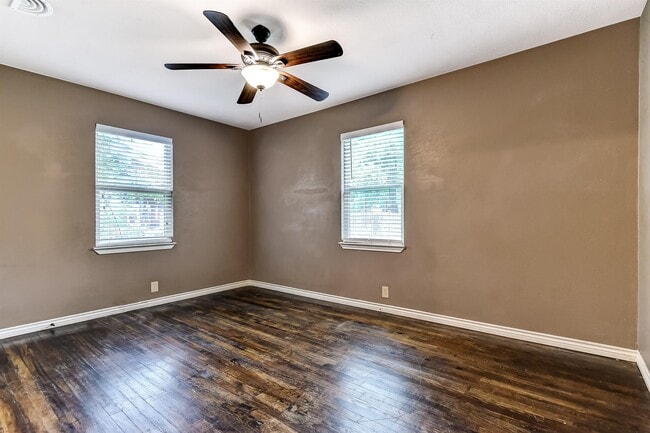 Building Photo - 806 E Rosedale St