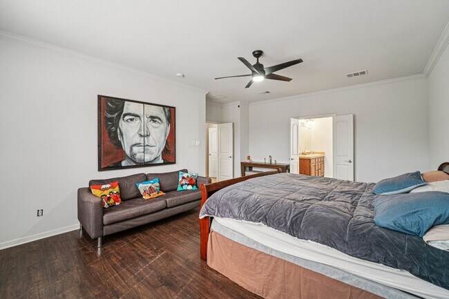 Building Photo - Massive 4 Bedroom, 2.5 Bathroom home in Blanco Vista - astro turfed front yard