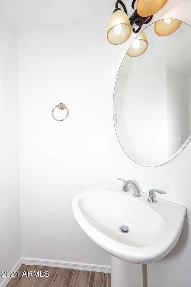 Building Photo - 6006 N 5th Pl