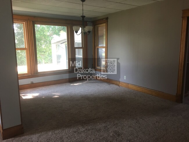Building Photo - 517 N Duff St