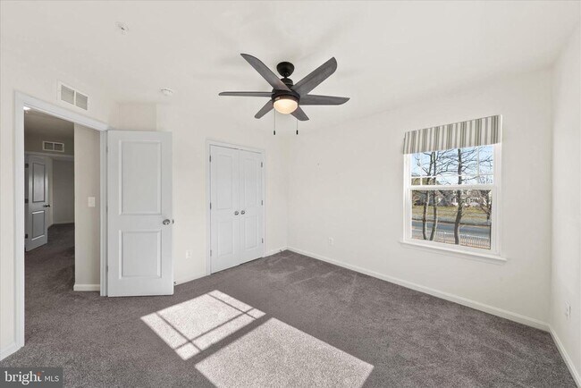 Building Photo - 5559 Trafalgar Cir