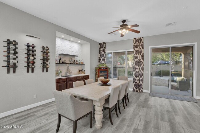 Building Photo - 10226 E Lakeview Ave