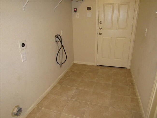 Building Photo - 6338 Applewood Forest Dr