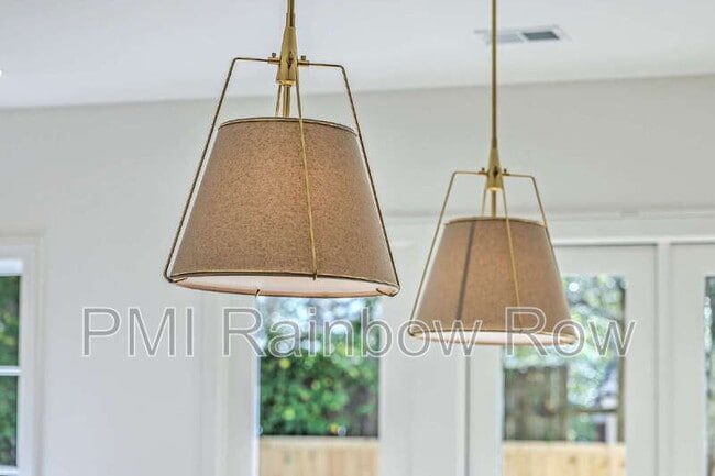 Building Photo - 755 Adluh St