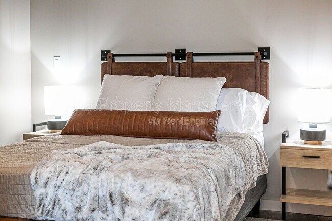 Building Photo - 3415 N Broadway