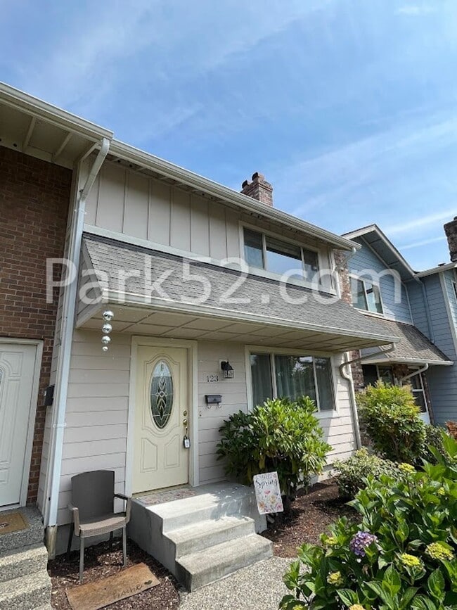 Primary Photo - 2 Bedroom Tacoma Townhome