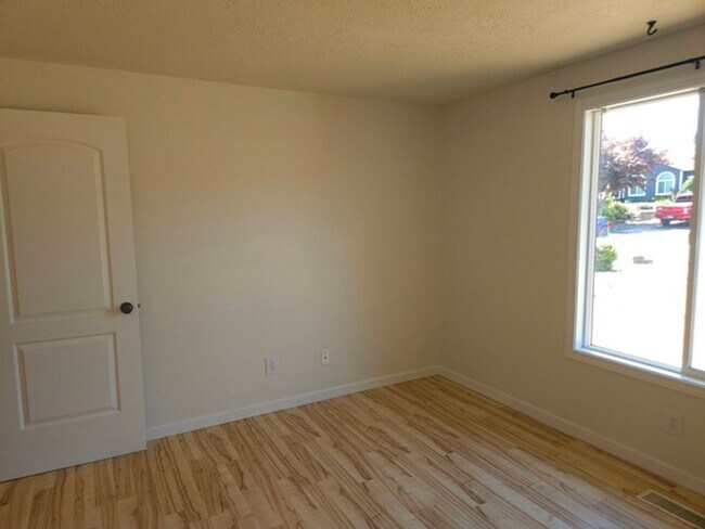 Building Photo - 3Bd/2Ba Single Story Home-Available soon!