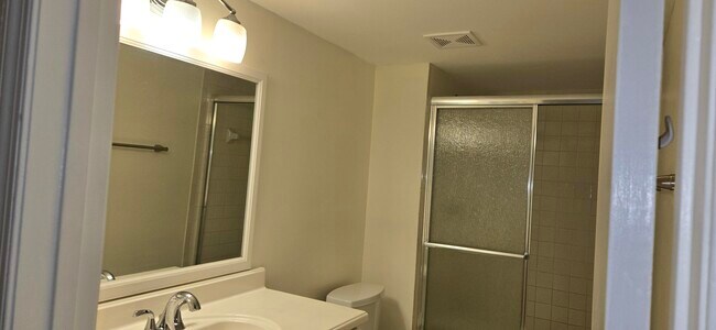 Building Photo - 7300 Lake Cir Dr