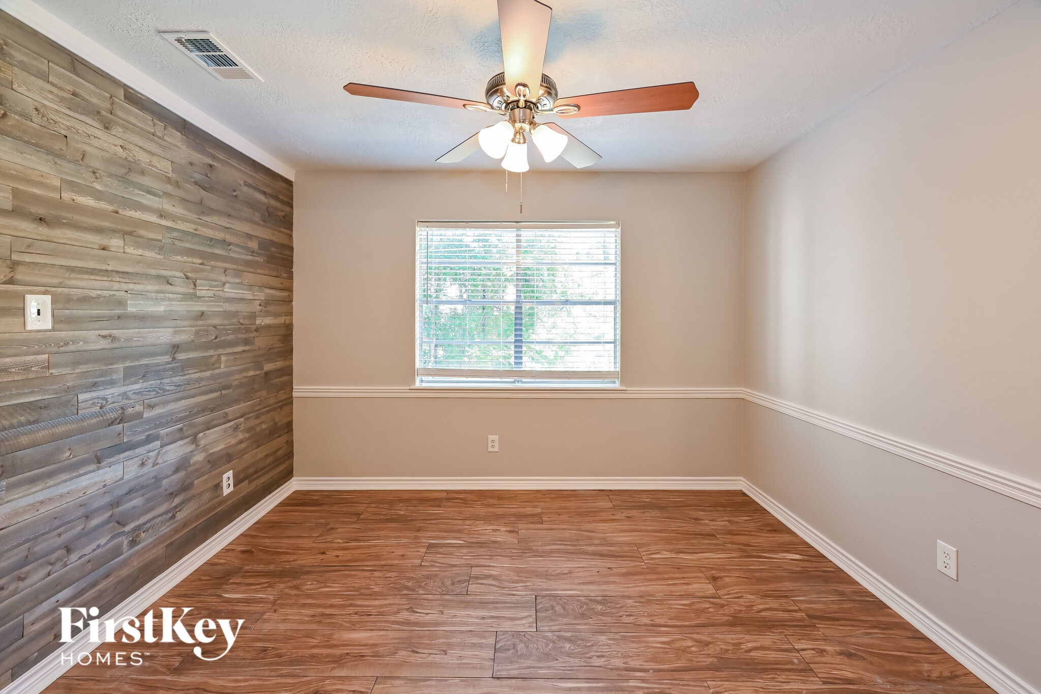 Building Photo - 11907 Cedarcliff Dr