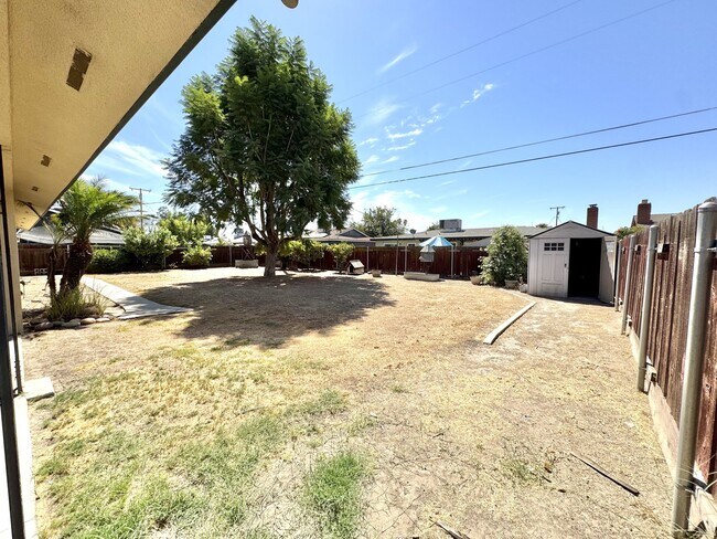 Building Photo - 417 E Magnolia Ave