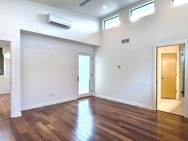 Building Photo - 416 Starlight Vlg Lp