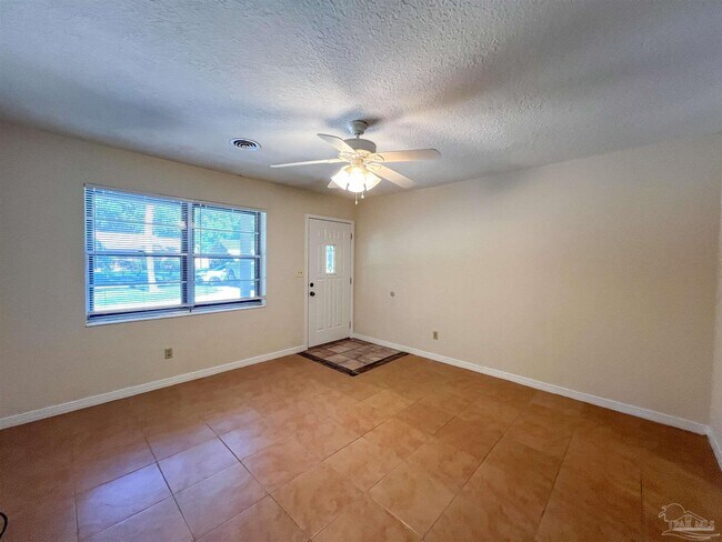 Building Photo - 5891 Avondale Rd