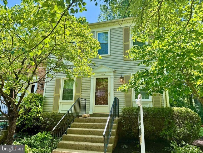 Primary Photo - 13909 Woods Run Ct