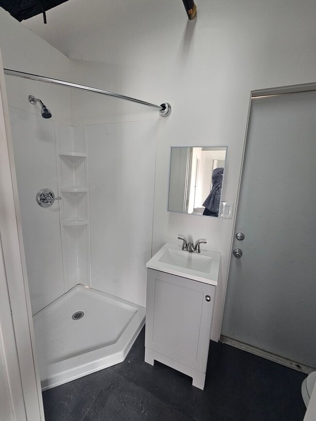 Building Photo - DETACHED ONE BEDROOM CASITA ON HORSE PROPERTY