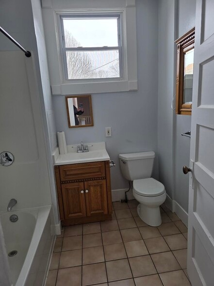 Building Photo - 174 Elm St