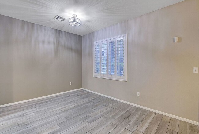 Building Photo - 716 Peachy Canyon Cir