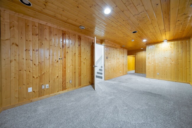 Building Photo - 5763 Ophelia Ln