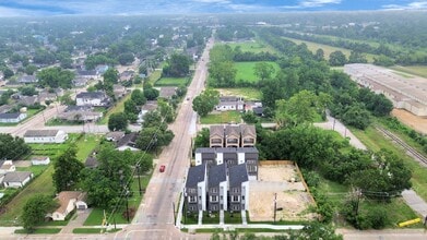 Building Photo - 4804 Elysian St