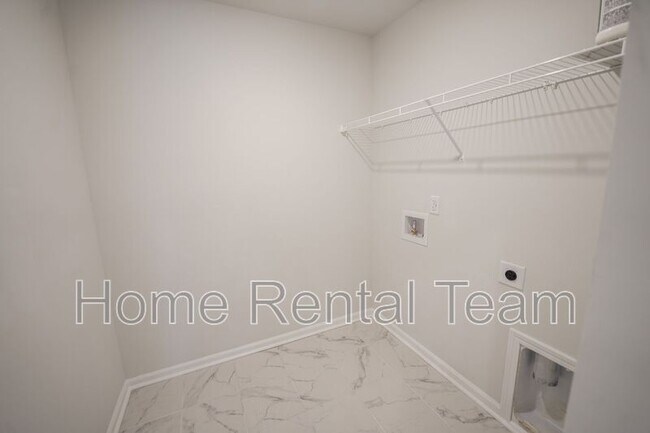 Building Photo - 225 Lillian St