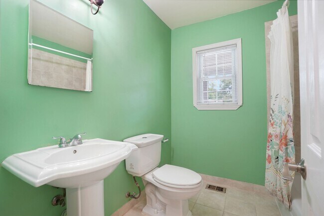 Building Photo - A GEM IN RIVERDALE HEIGHTS!