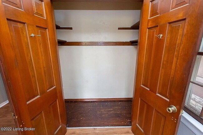Building Photo - Charming 1 bed, 1 bath apartment in old louisville.
