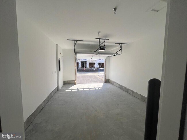 Building Photo - 10106 Donatello Dr