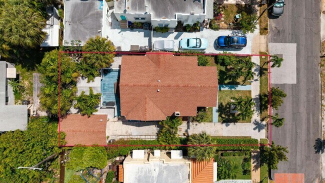 Building Photo - Charming 2-Bed With Backyard Oasis In West Palm Beach!
