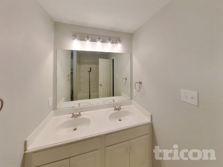 Building Photo - 2965 Misty Ridge Ln