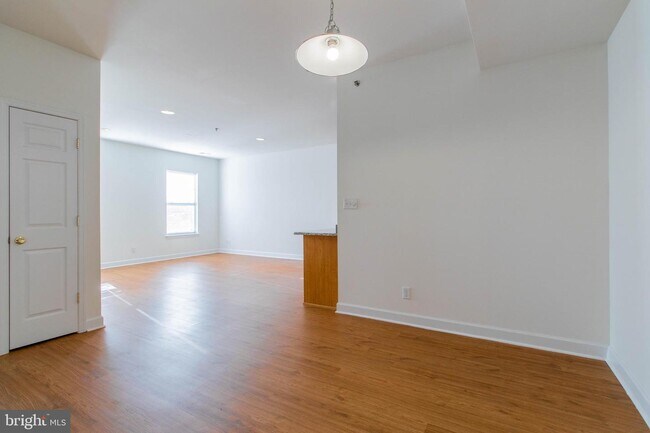 Building Photo - 1704 Shallcross Ave