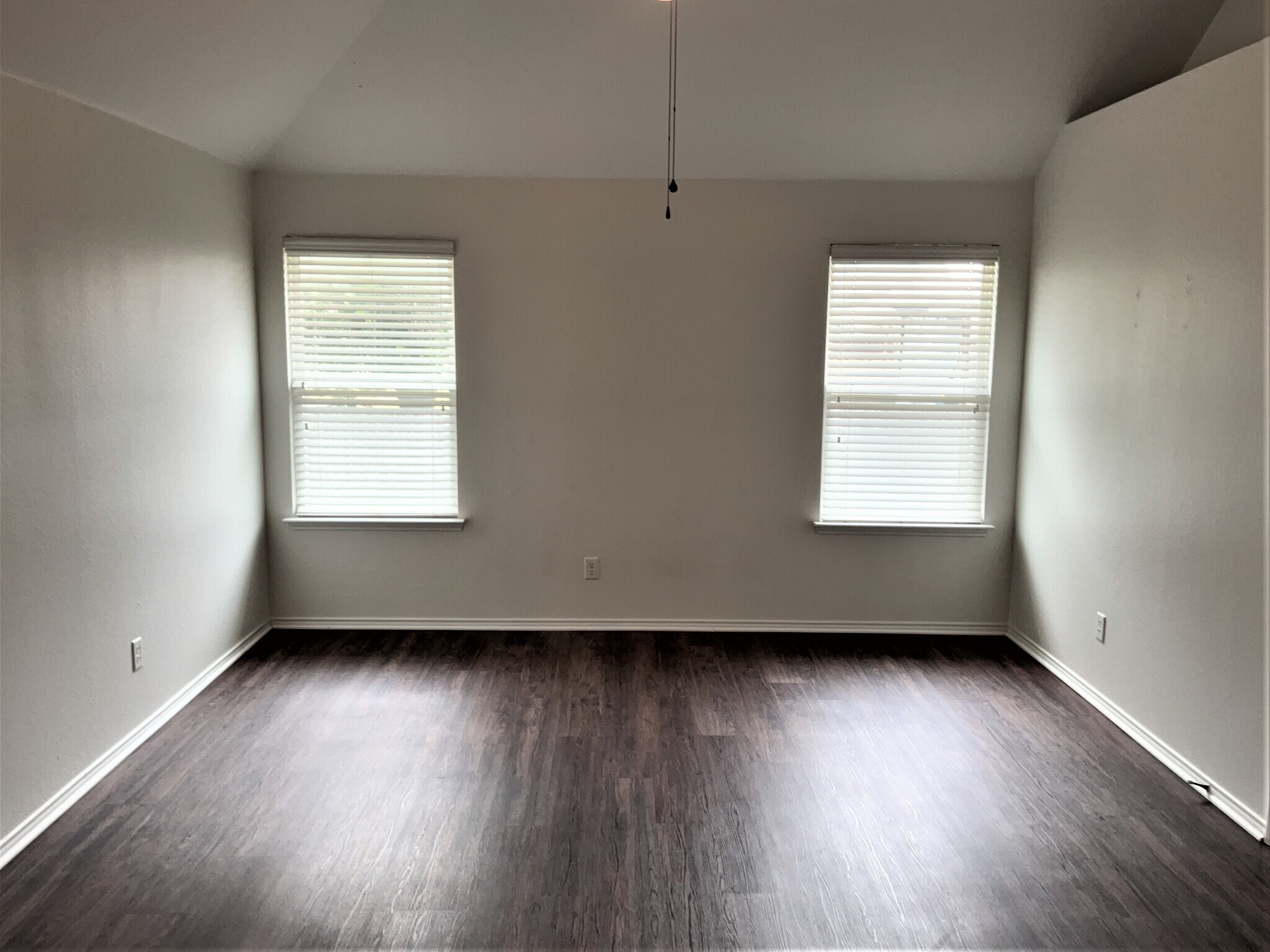 Building Photo - 1212 Gardenia Ln