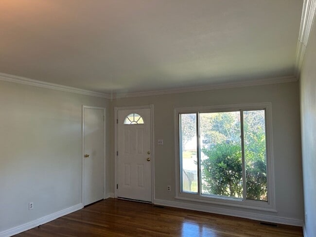 Building Photo - Cozy Ranch - Prime Location - Libbie and G...