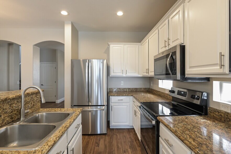 Building Photo - 4237 E Santa Fe Ln