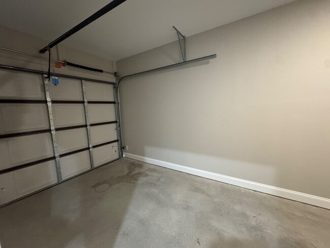 Building Photo - 221 N Elm St