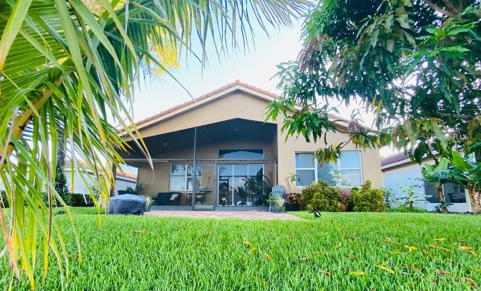 Building Photo - 2165 Newport Isles Blvd