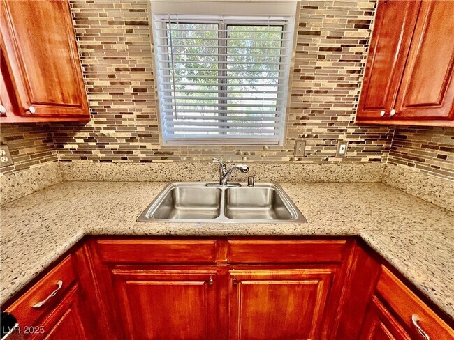 Building Photo - 5655 E Sahara Ave
