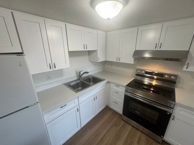 Building Photo - Lucite Lane