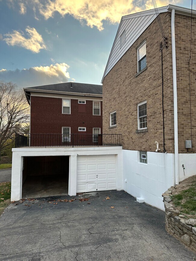 Building Photo - 2021 Dixie Hwy