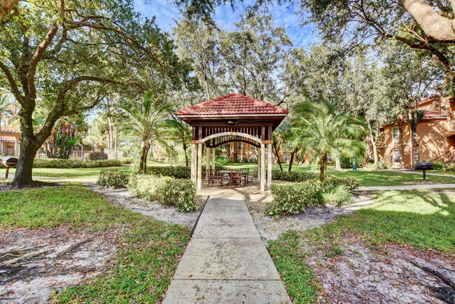 Building Photo - 5024 Lantana Rd