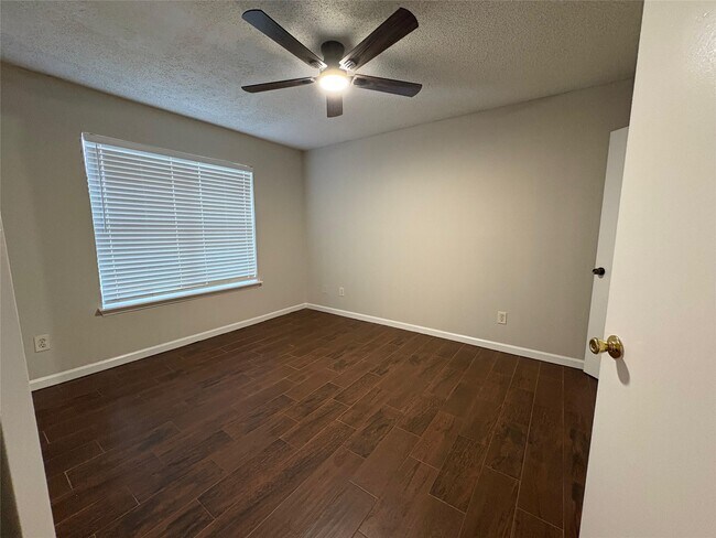 Building Photo - 10555 Turtlewood Ct
