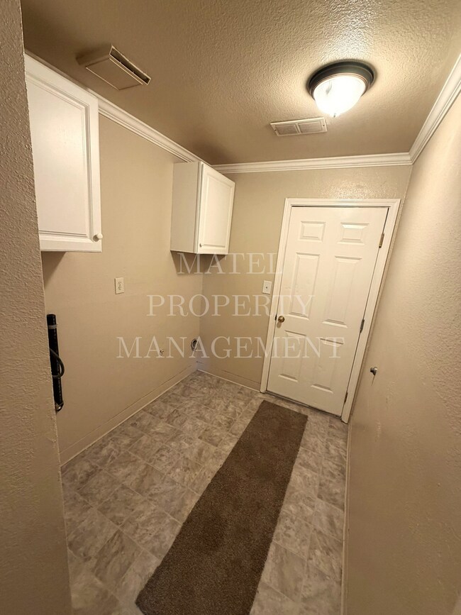 Building Photo - 227 Becky Way