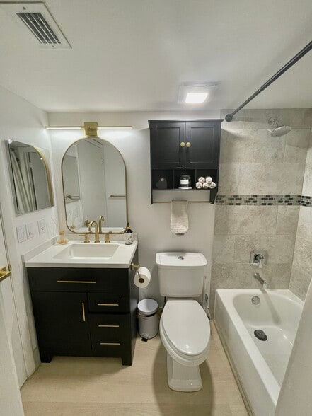 Building Photo - 441 SE 10th St