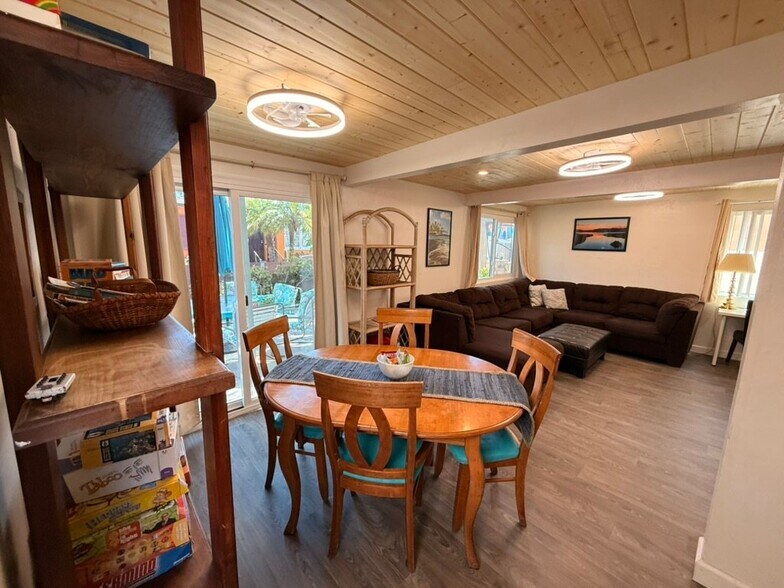 Building Photo - 822 Island Ct
