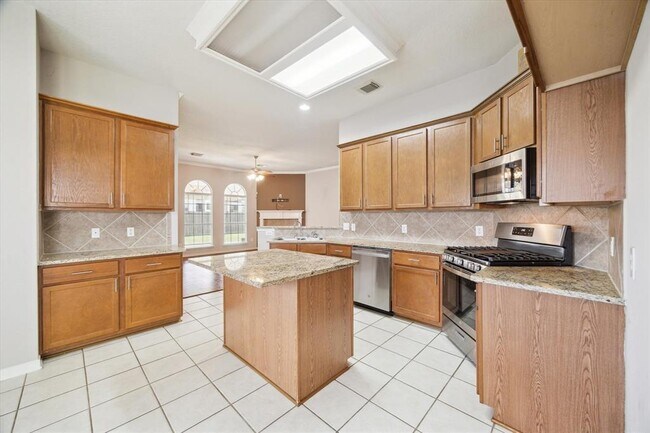 Building Photo - 7002 Bossut Dr