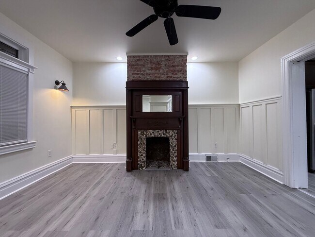 Building Photo - Updated 3BR 1 bath house now showing!