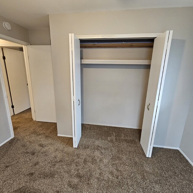 Building Photo - Updated 2 Bed Ranch Condo w/ Garage in Chesterfield, Prime Location