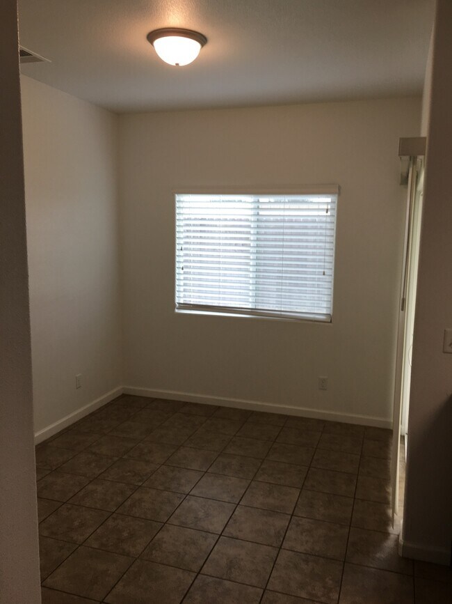 Building Photo - *Move in Special*