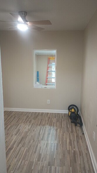 Building Photo - 2715 5th Ave E